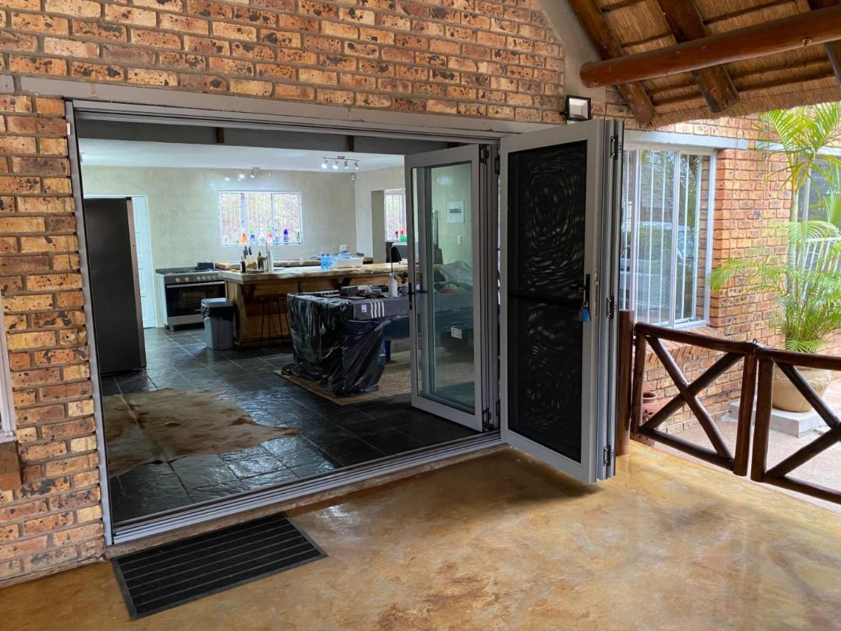 Genet House Holiday Home Marloth Park Exteriör bild