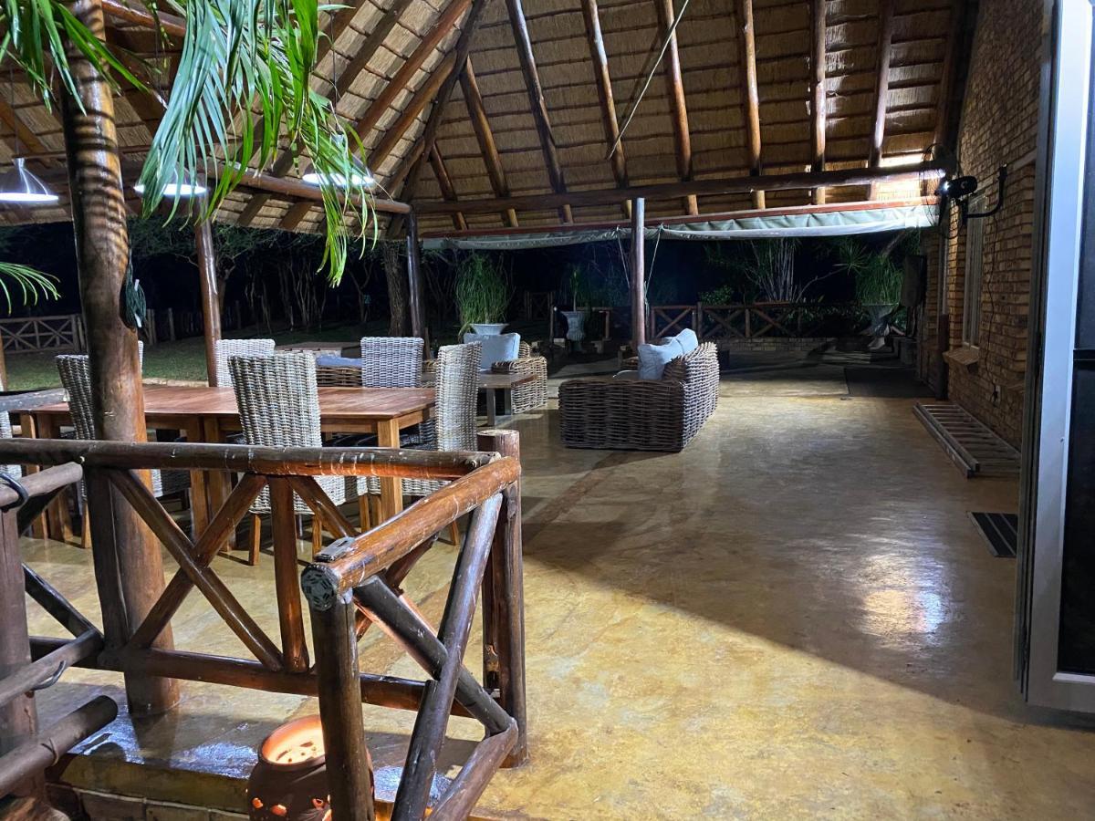 Genet House Holiday Home Marloth Park Exteriör bild