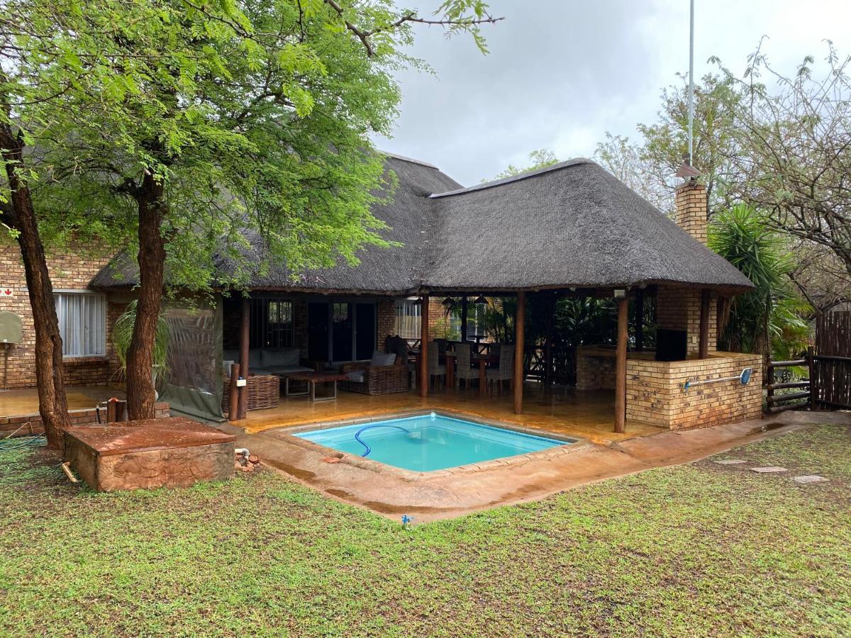 Genet House Holiday Home Marloth Park Exteriör bild
