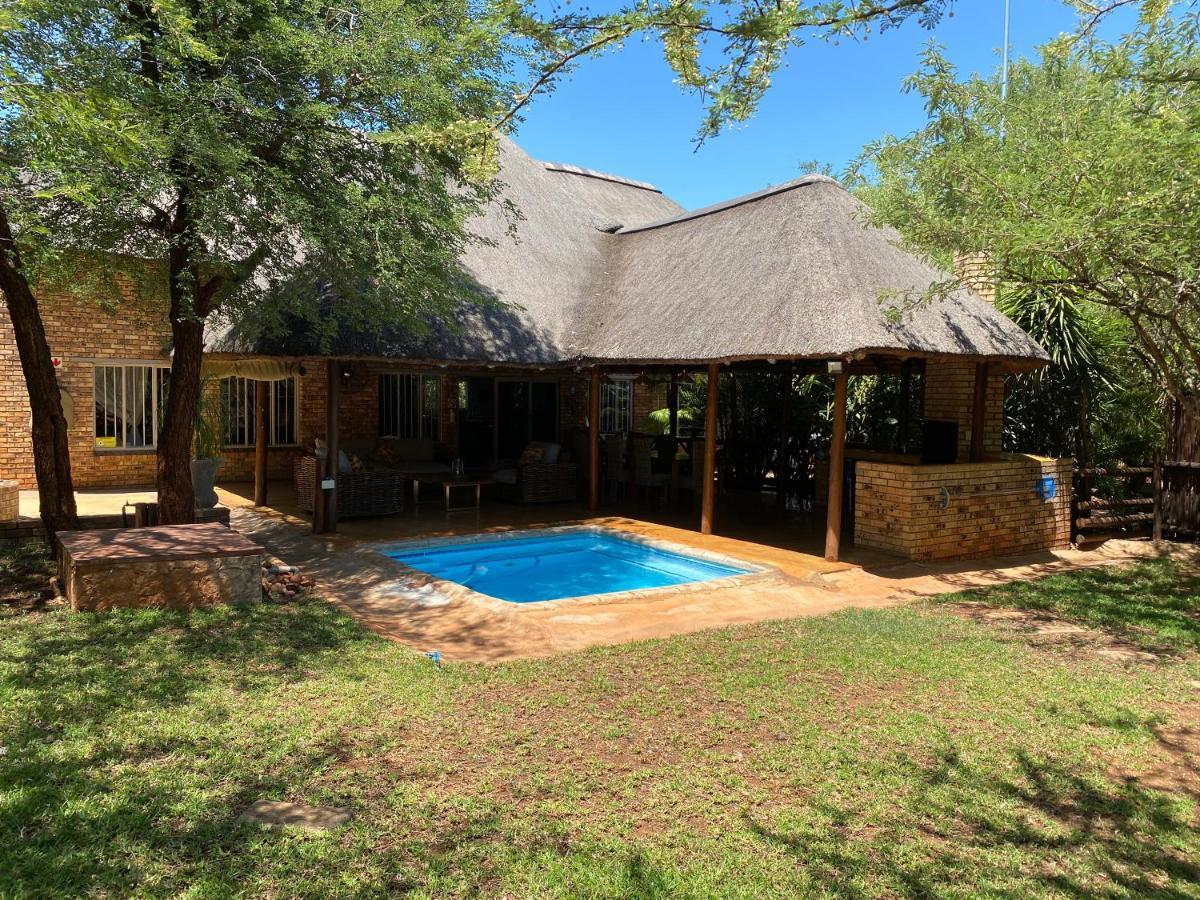 Genet House Holiday Home Marloth Park Exteriör bild