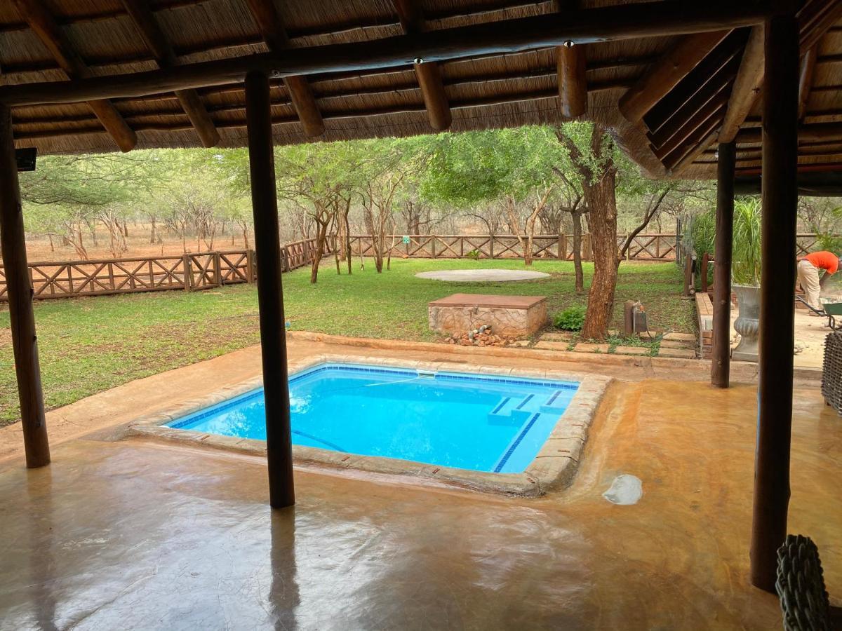 Genet House Holiday Home Marloth Park Exteriör bild