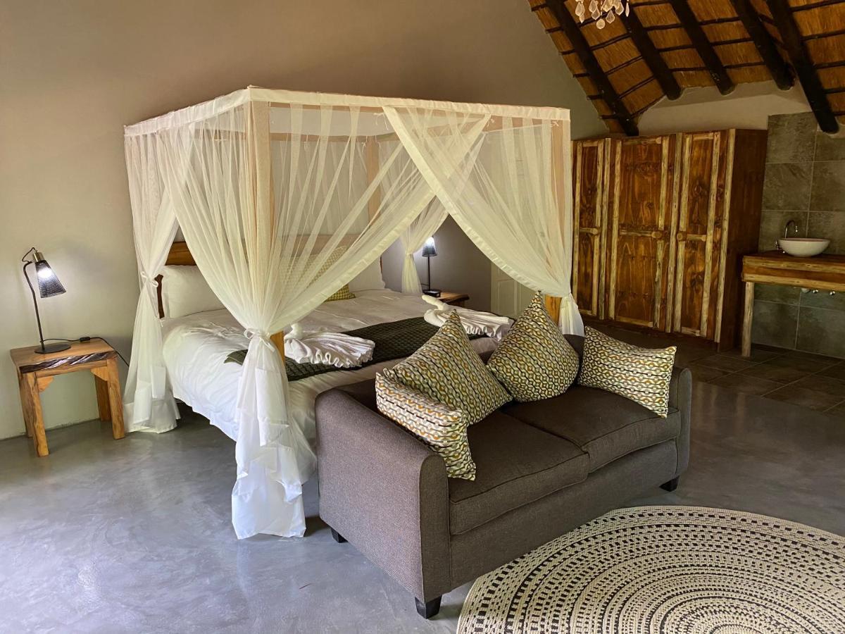 Genet House Holiday Home Marloth Park Exteriör bild