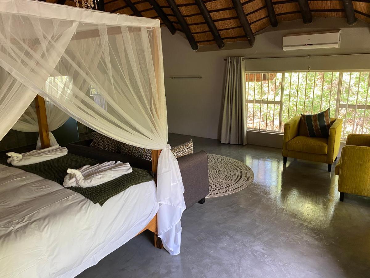 Genet House Holiday Home Marloth Park Exteriör bild