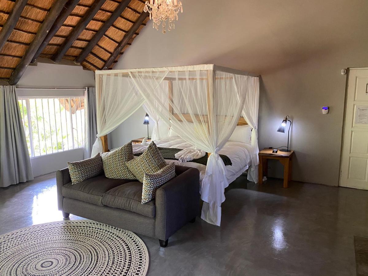 Genet House Holiday Home Marloth Park Exteriör bild