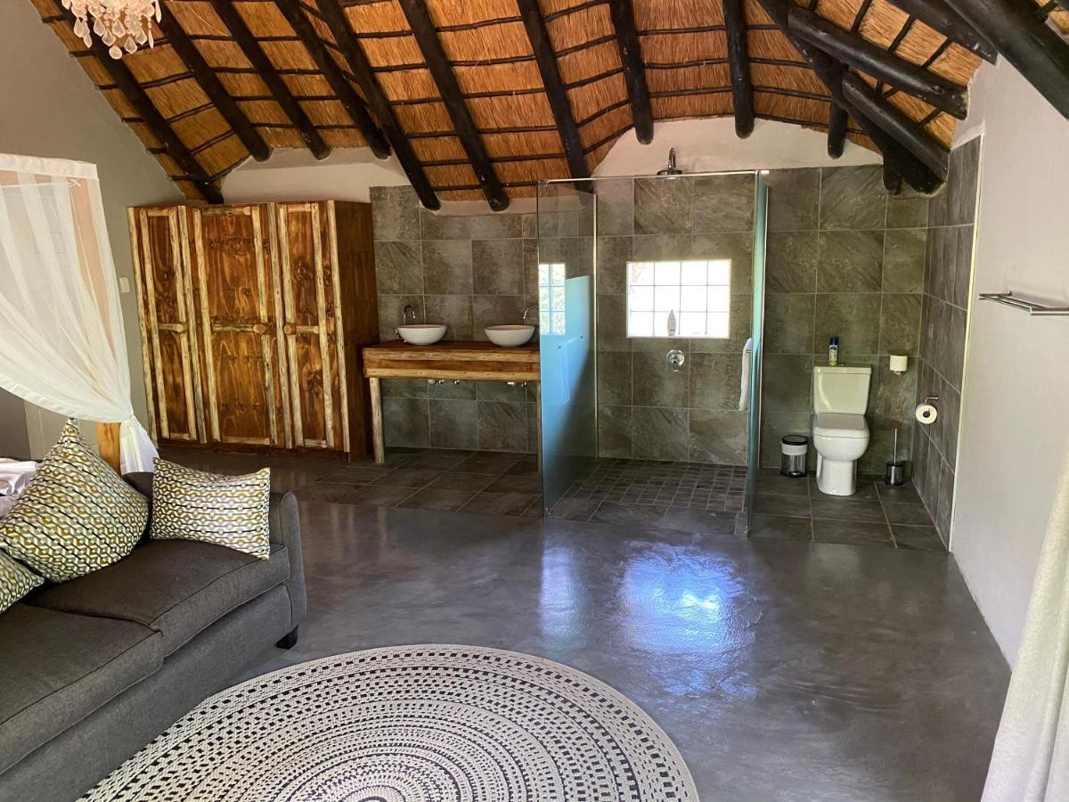Genet House Holiday Home Marloth Park Exteriör bild