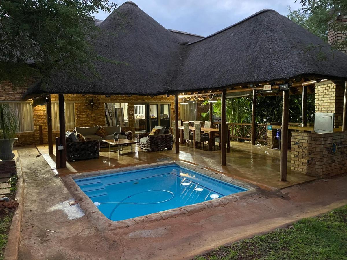 Genet House Holiday Home Marloth Park Exteriör bild